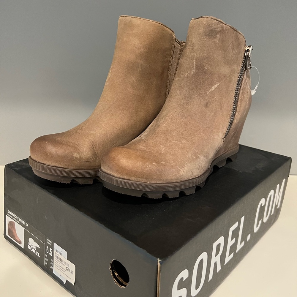 Ash brown Joan of Arctic Wedge II zip boot.